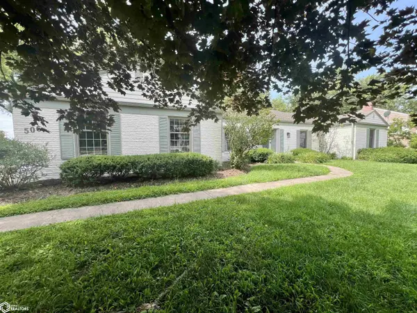 506 Fairway PL, Fairfield, IA 52556