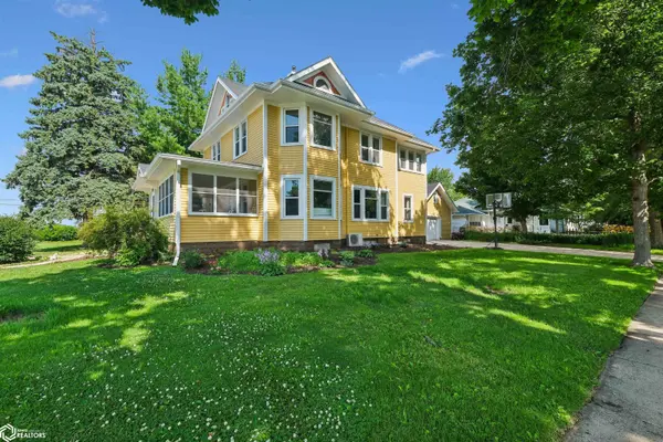 321 4th AVE, Grinnell, IA 50112
