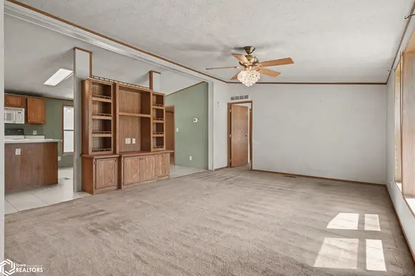 401 walnut ST, Walnut, IA 51577