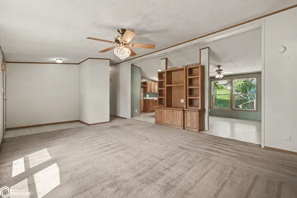 401 walnut ST, Walnut, IA 51577