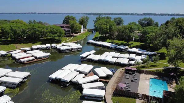 2700 N Shore DR #I9B, Clear Lake, IA 50428