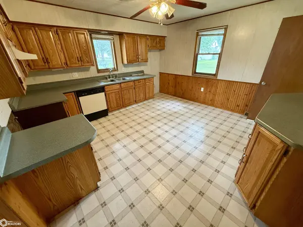 113 3Rd AVE, Titonka, IA 50480