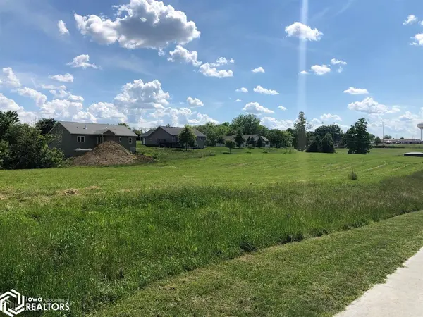 1114 Ilion AVE, Chariton, IA 50049