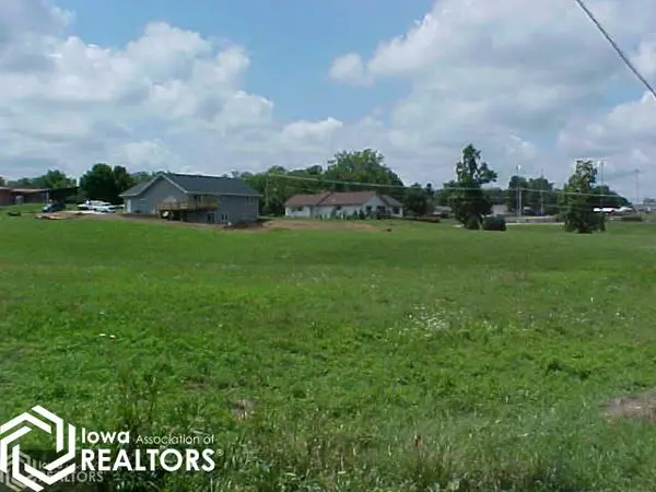 1114 Ilion AVE, Chariton, IA 50049