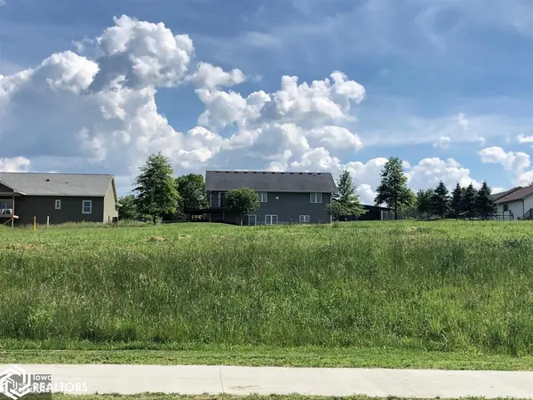 1104 Ilion AVE, Chariton, IA 50049