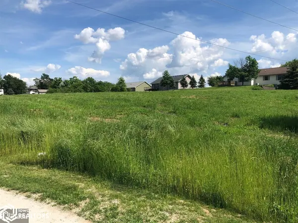 1104 Ilion AVE, Chariton, IA 50049