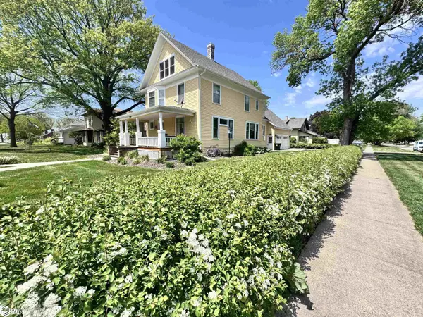 1302 Iowa AVE, Onawa, IA 51040