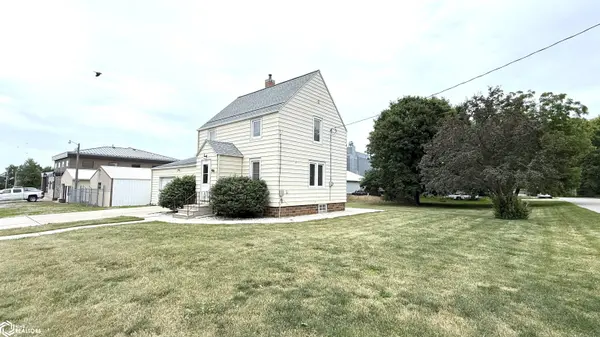 906 N 13th ST, Clear Lake, IA 50428