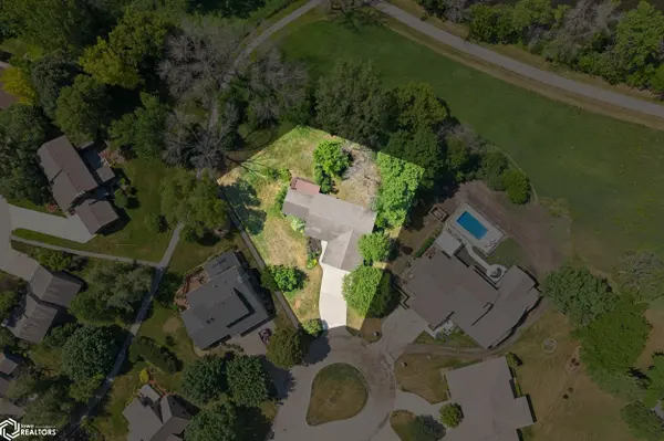 7 Woodbine RD, Mason City, IA 50401
