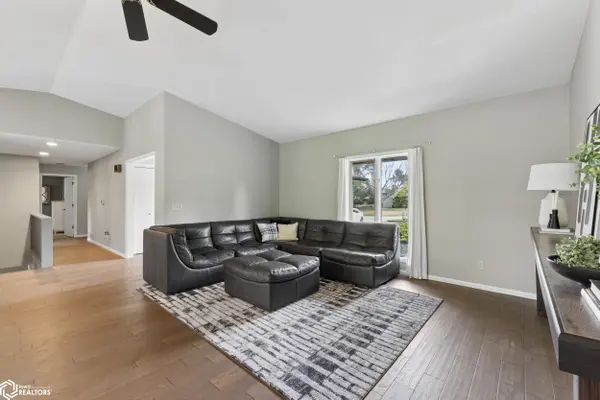 7 Woodbine RD, Mason City, IA 50401