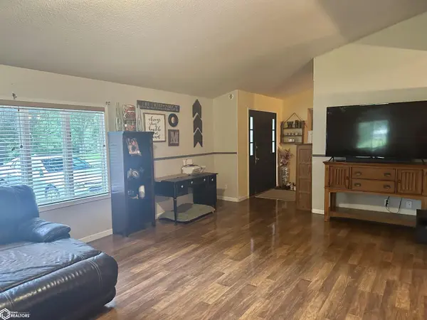 912 Country Lane DR, Keosauqua, IA 52565
