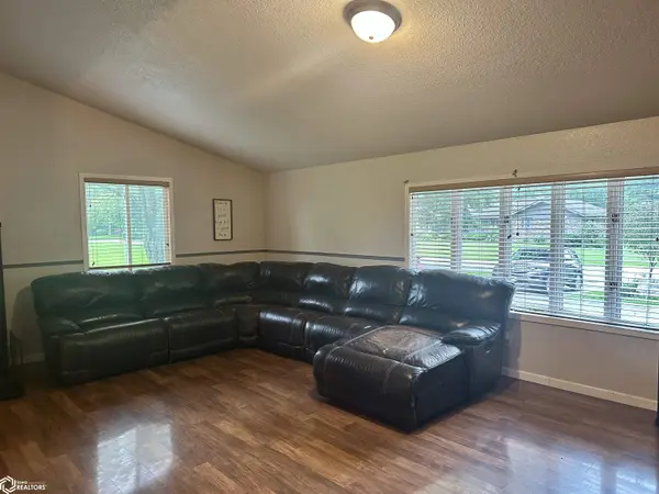 912 Country Lane DR, Keosauqua, IA 52565
