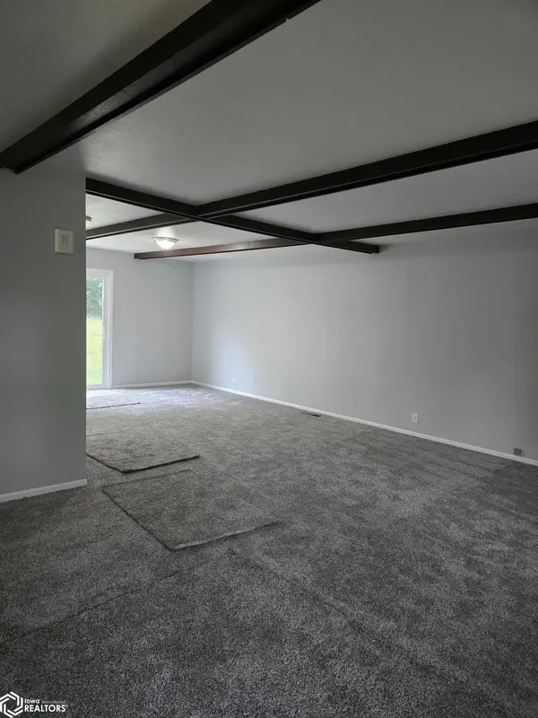 1002 Maywood DR, Oskaloosa, IA 52577