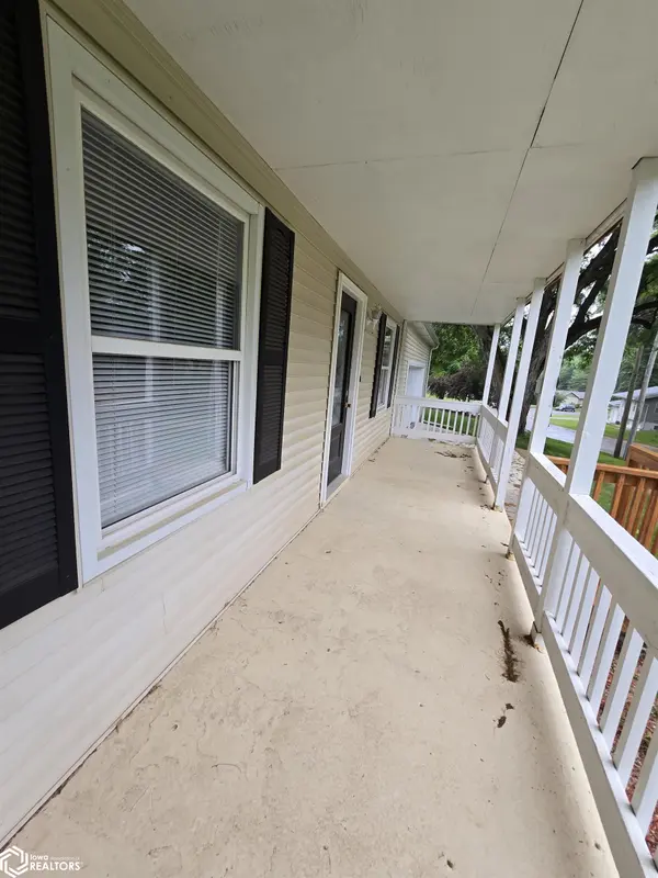 1002 Maywood DR, Oskaloosa, IA 52577