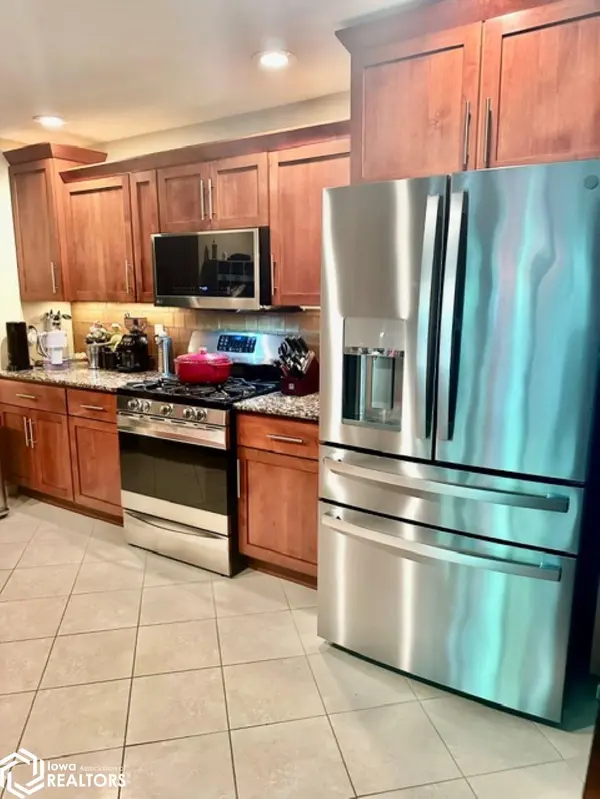 312 SUNRISE LN, Burlington, IA 52601