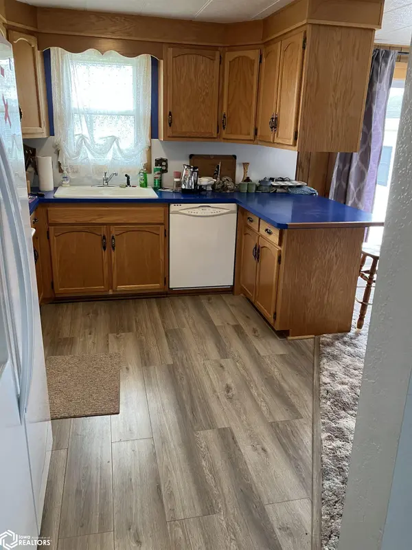 103 W Crescent DR, Sheffield, IA 50475