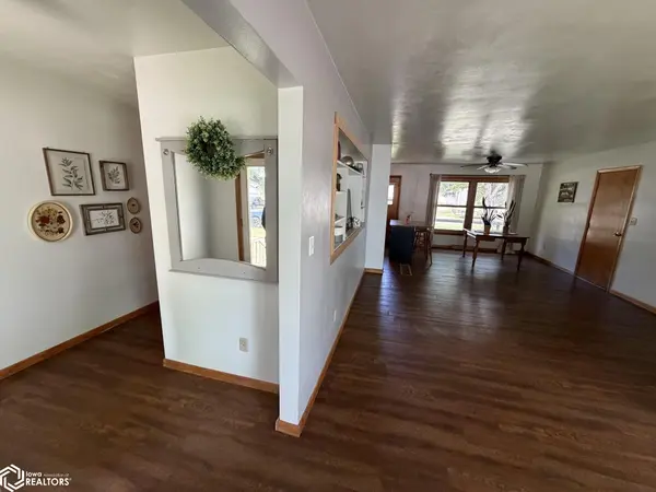 212 E 4th Street, Kanawha, IA 50447