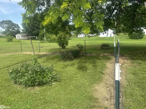 124 N Cross ST, Birmingham, IA 52535