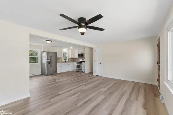 90 Seymour AVE, Garner, IA 50438