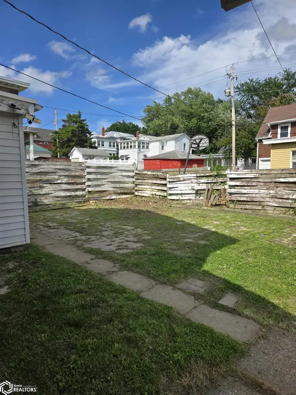902 N 8Th ST, Burlington, IA 52601