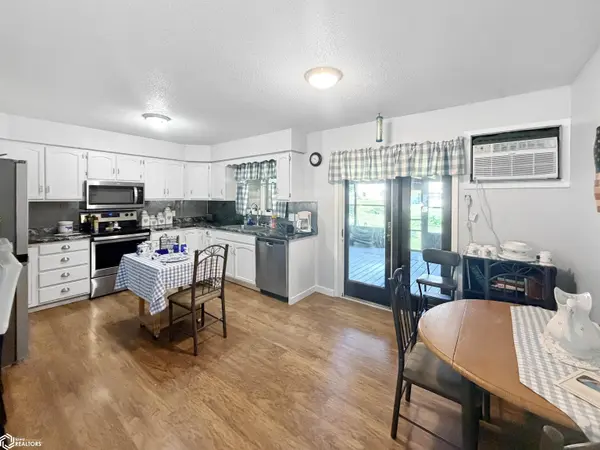 1655 Dorell DR, Hampton, IA 50441