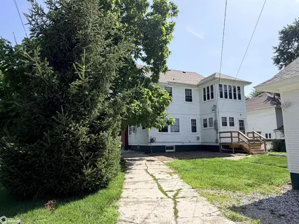 810 W Walnut ST, Eldon, IA 52554