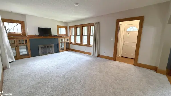 1112 W State ST, Mason City, IA 50401