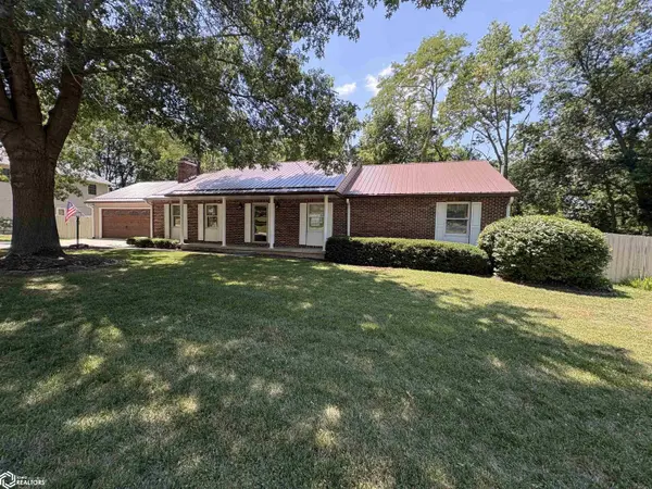 2028 Golfview CIR, Centerville, IA 52544