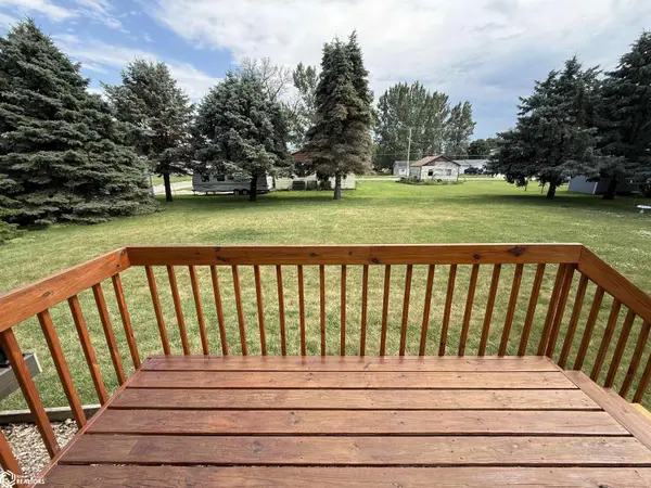 277 4th St SE #2, Britt, IA 50423
