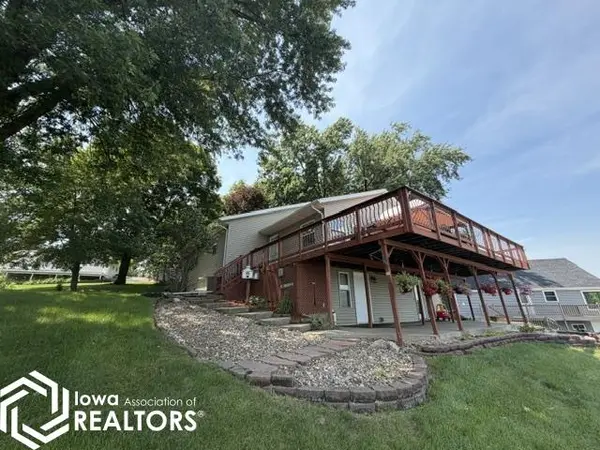 2161 S Lakeshore DR, Brooklyn, IA 52211