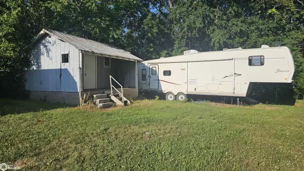 1099 N 18th ST, Centerville, IA 52544