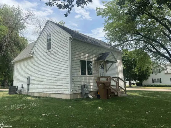102 N 4th St, Breda, IA 51436