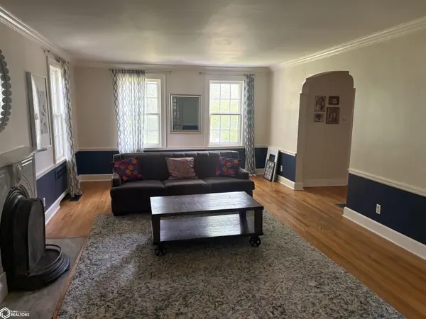 1002 E Burlington AVE, Fairfield, IA 52556