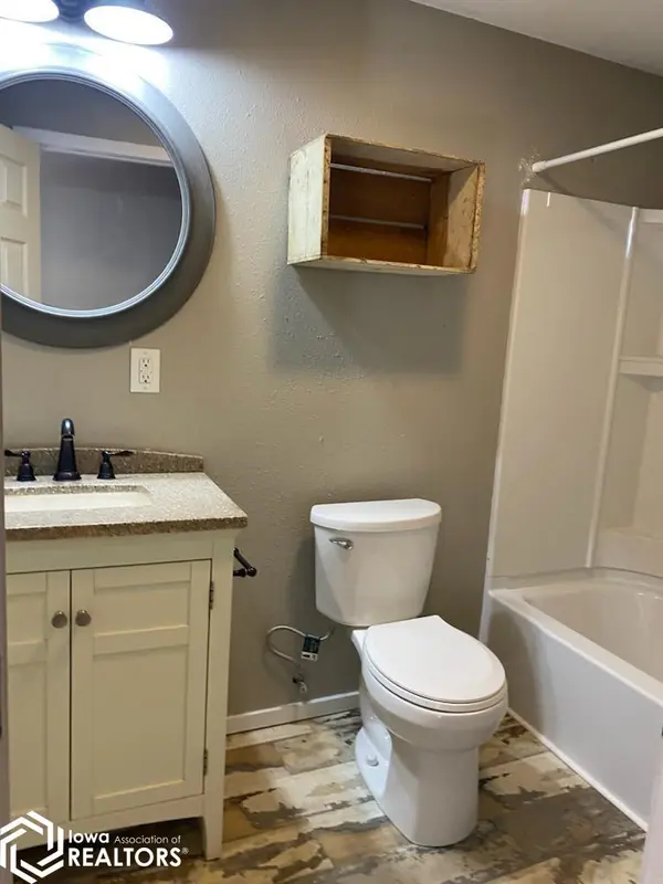 140 W Jefferson ST, Osceola, IA 50213