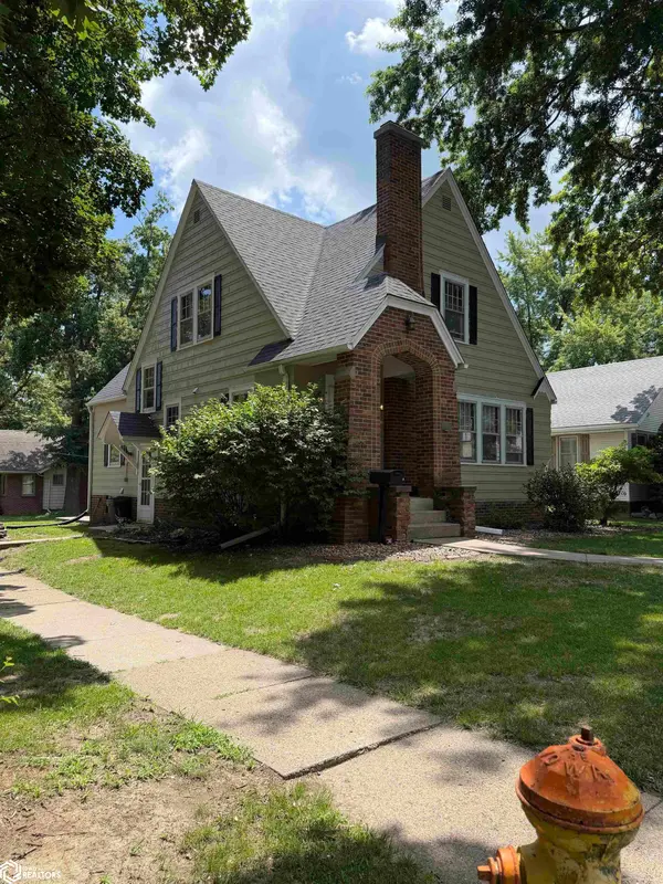 212 N 9Th ST, Oskaloosa, IA 52577