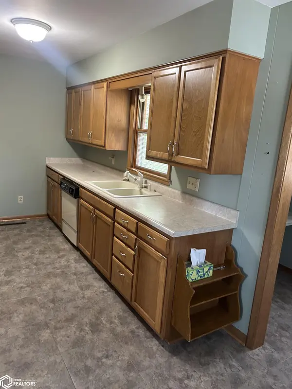 1210 J AVE, Oskaloosa, IA 52577