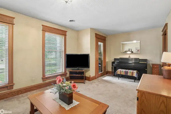 1237 J AVE, Nevada, IA 50201