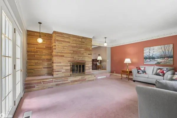 1966 Wallace AVE, Marshalltown, IA 50158