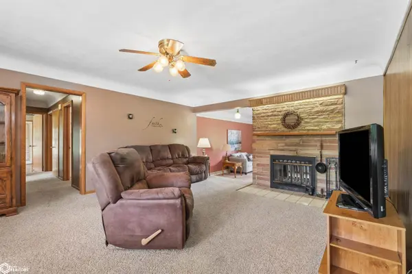 1966 Wallace AVE, Marshalltown, IA 50158