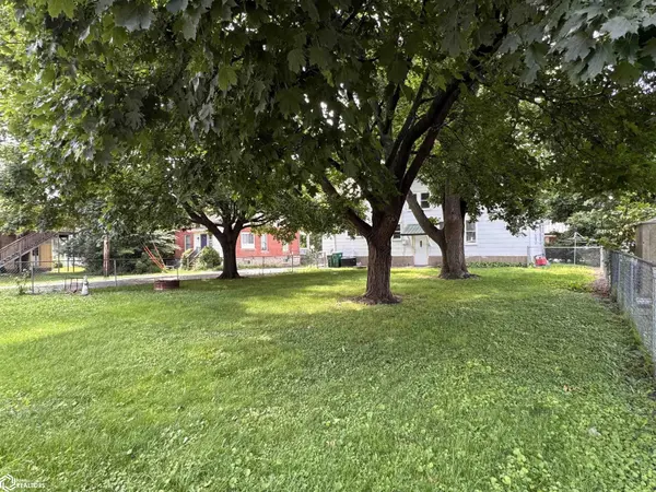105 W Adams AVE, Fairfield, IA 52556
