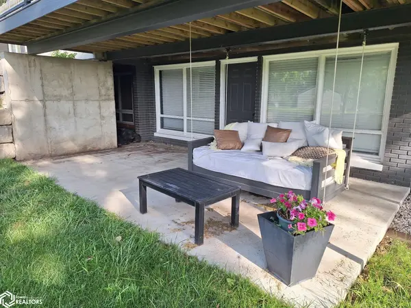 406 W 18th ST, Carroll, IA 51401