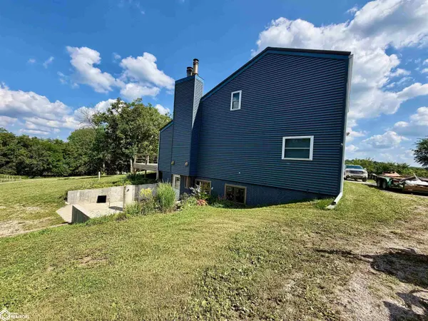 19036 520th ST, Centerville, IA 52544