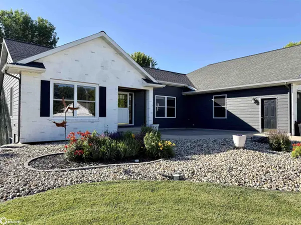 1611 Willow PL, Clear Lake, IA 50428