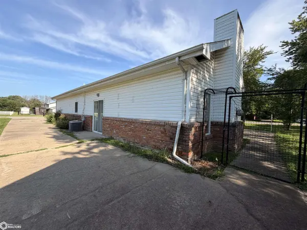 1001 Cherry Hills DR, Shenandoah, IA 51601