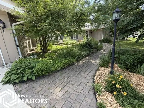 45 Four Winds DR, Clear Lake, IA 50428
