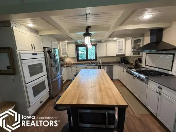 45 Four Winds DR, Clear Lake, IA 50428