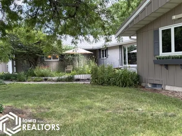 45 Four Winds DR, Clear Lake, IA 50428