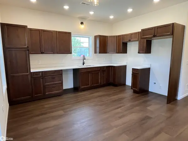 522 S 3rd ST, Albia, IA 52531