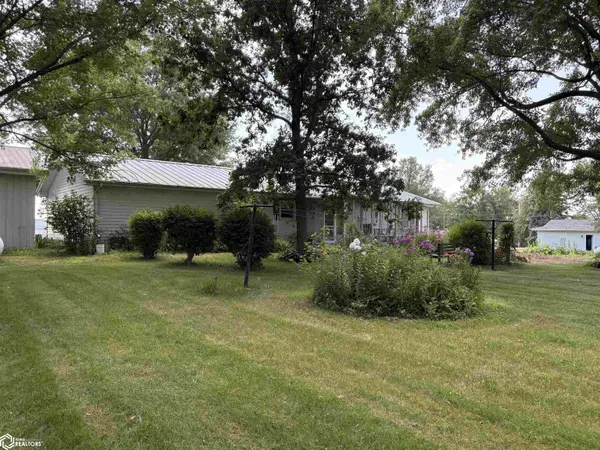 2378 Lilac CT, Fairfield, IA 52556