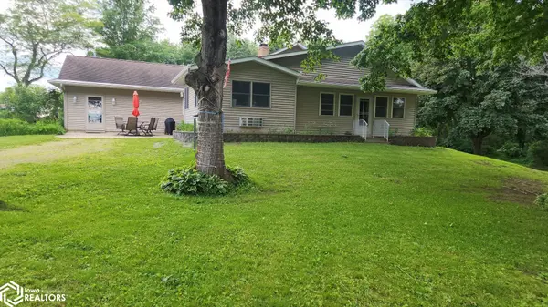 1787 Gilmore AVE, New Hampton, IA 50659